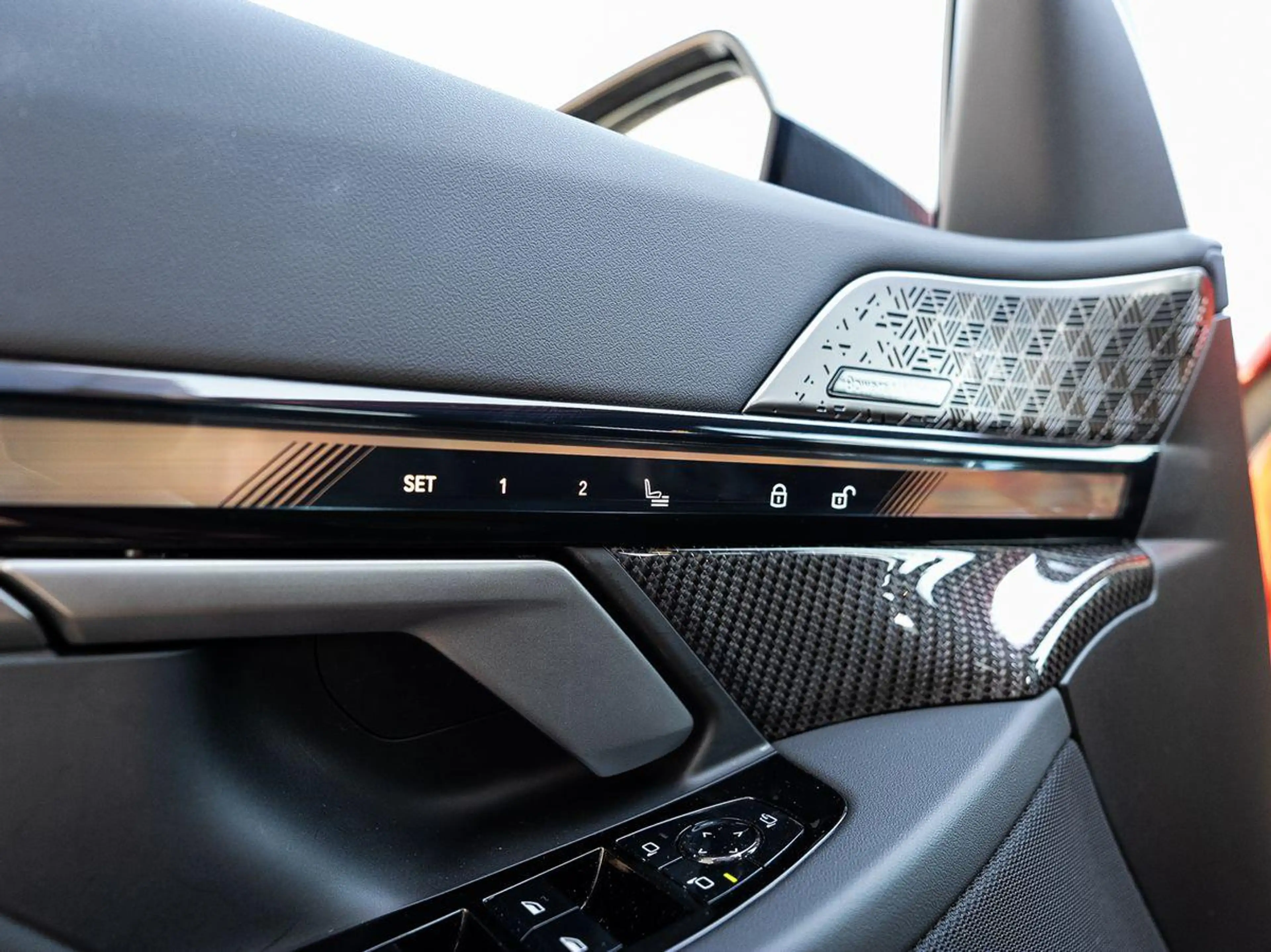 BMW 550 e xDrive M-SportPRO 21 Carbon PANO ACC S-Lüft — photo 13