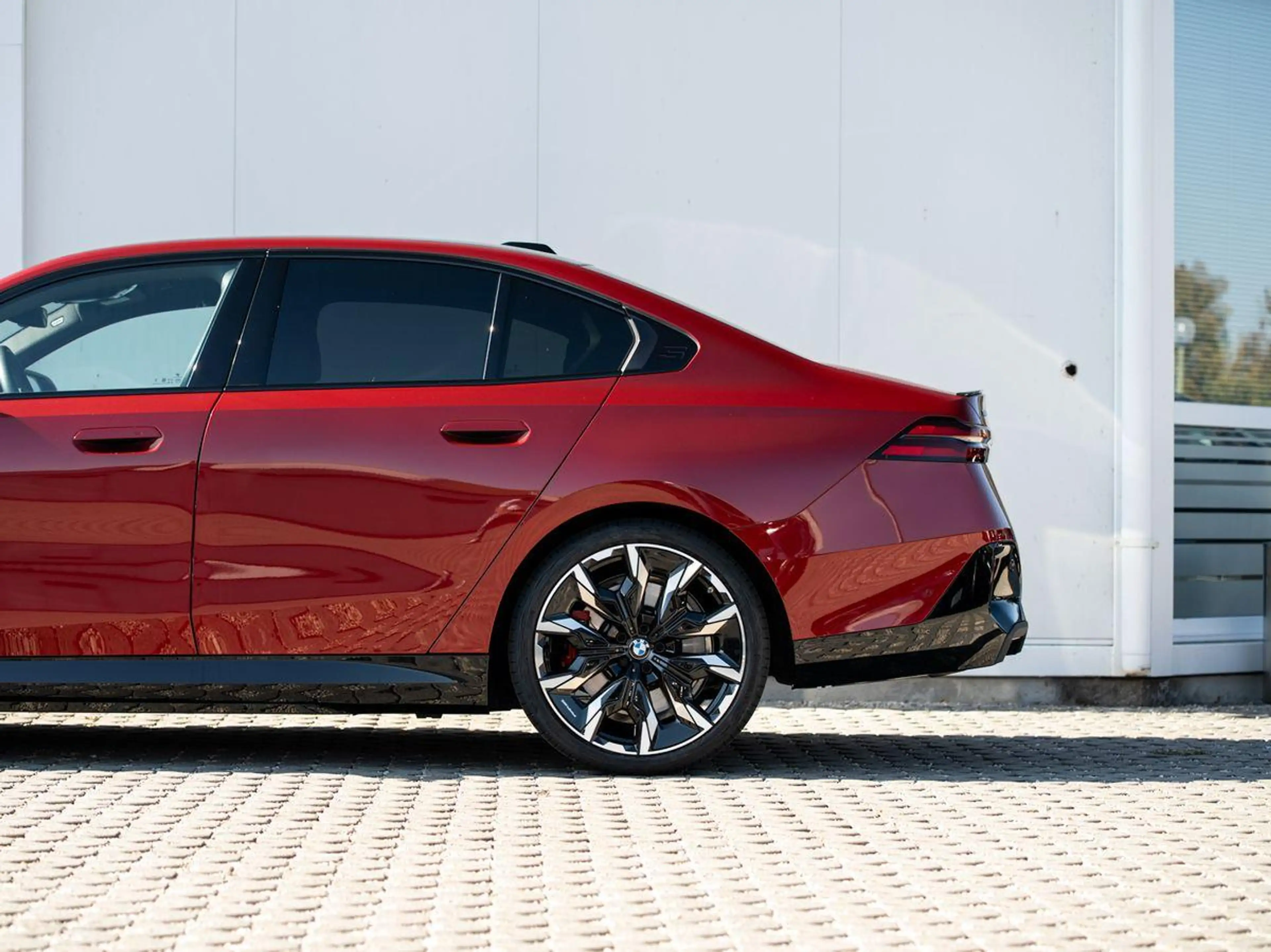 BMW 550 e xDrive M-SportPRO 21 Carbon PANO ACC S-Lüft — photo 11