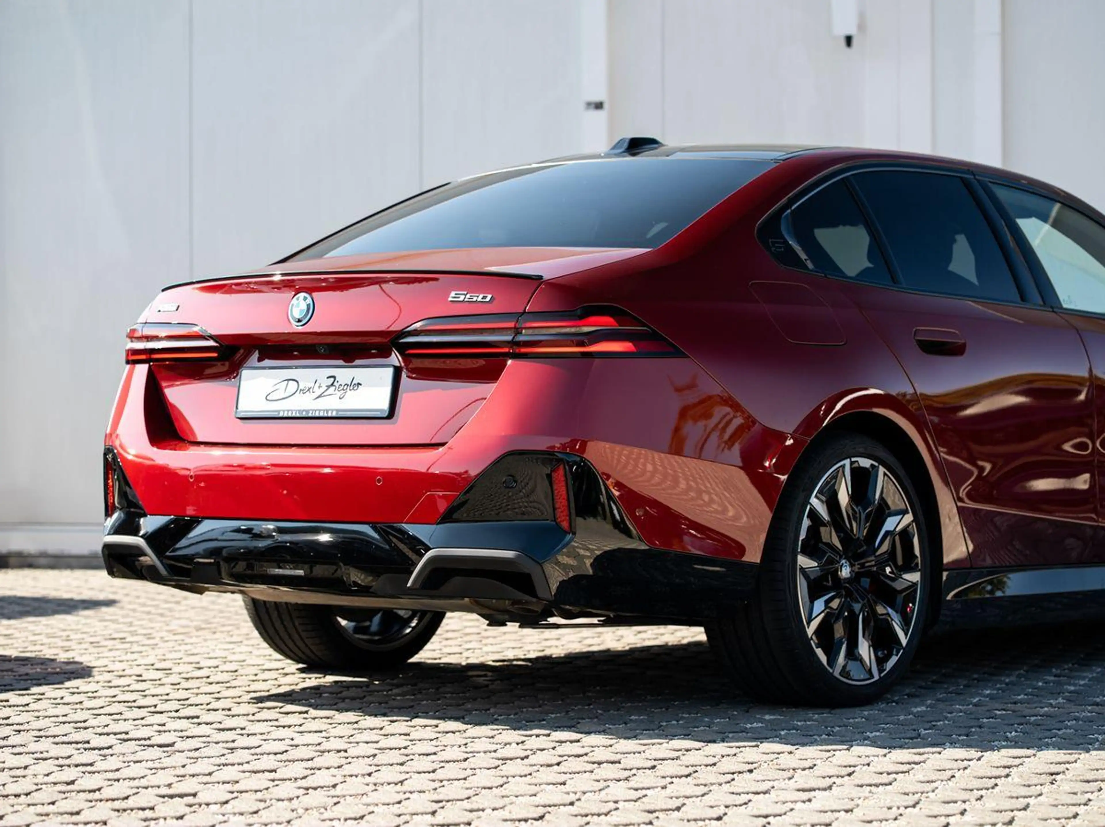 BMW 550 e xDrive M-SportPRO 21 Carbon PANO ACC S-Lüft — photo 8