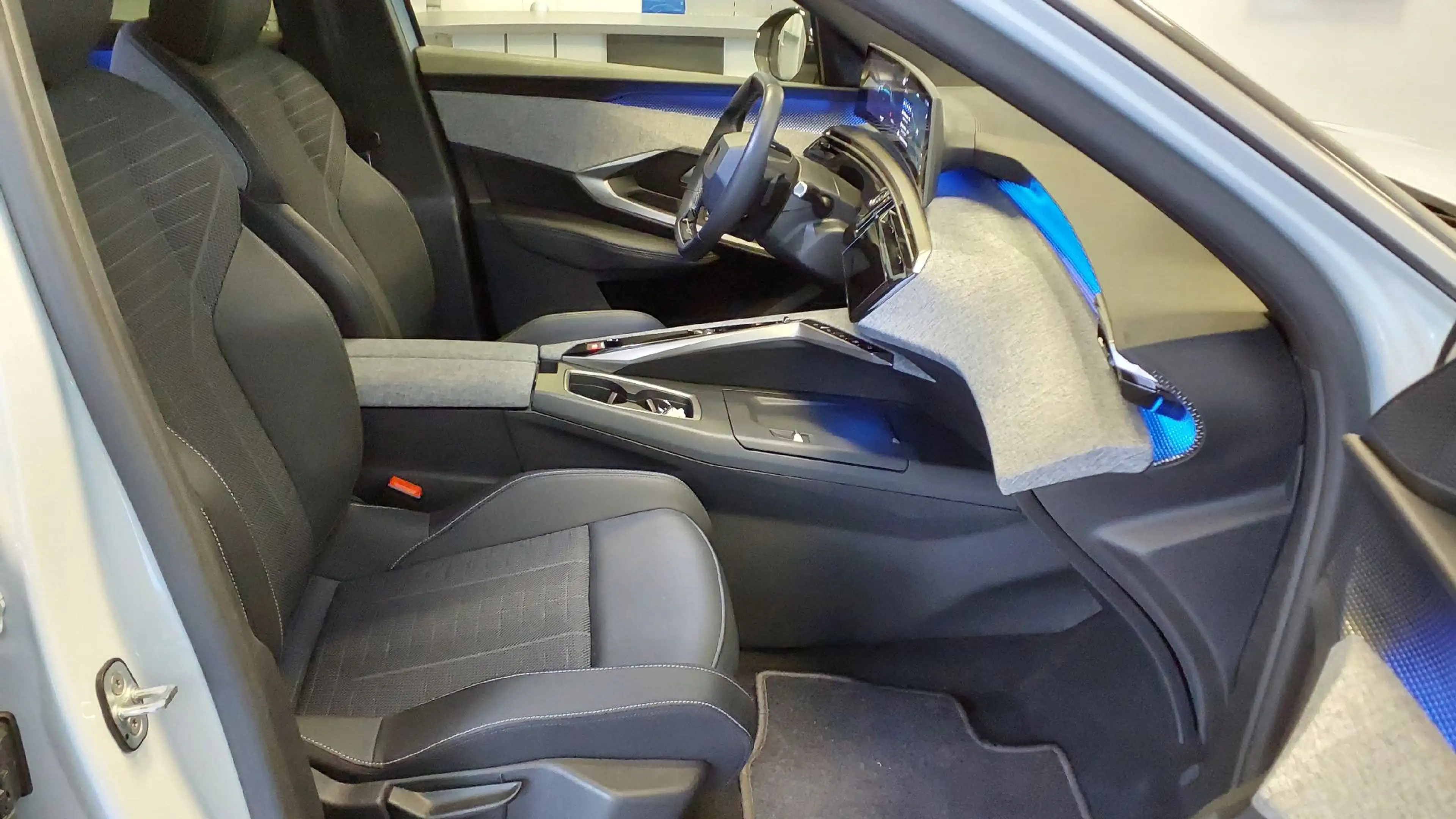 Peugeot 5008 GT mHEV 145 e-DCS6 7 Sitzer — photo 13