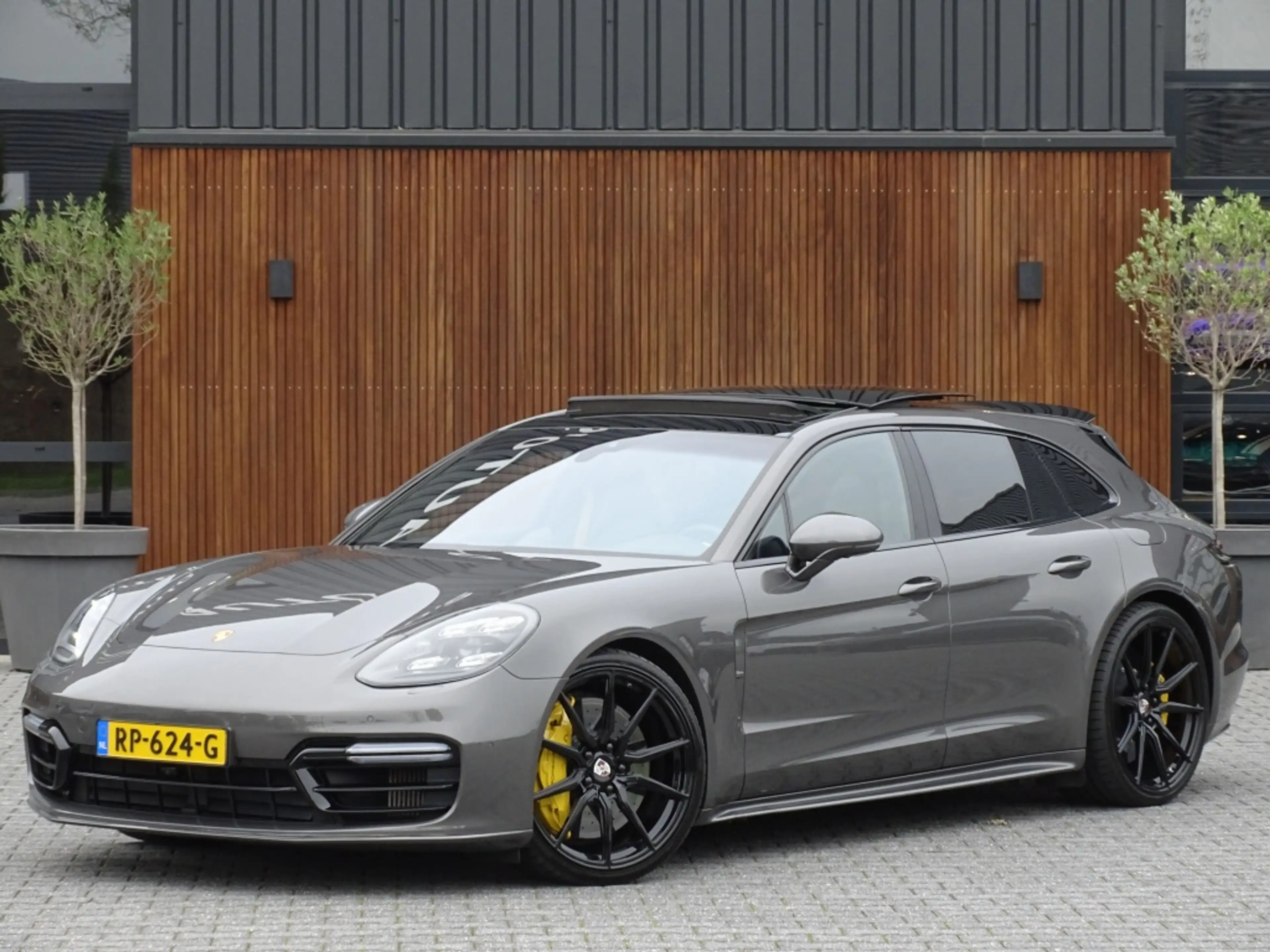 Porsche Panamera Sport Turismo 4.0 Turbo S E-Hybrid 680PK / Ceramic — photo 8