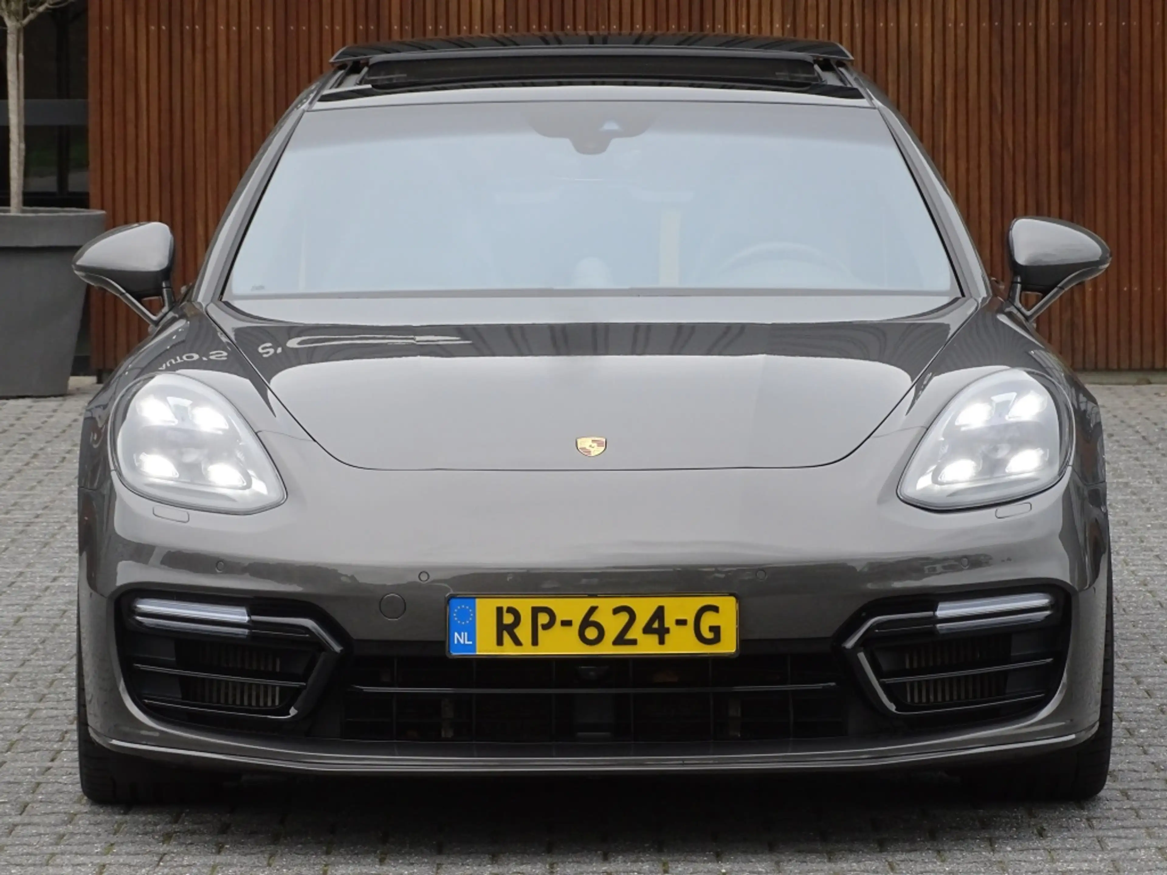 Porsche Panamera Sport Turismo 4.0 Turbo S E-Hybrid 680PK / Ceramic — photo 12
