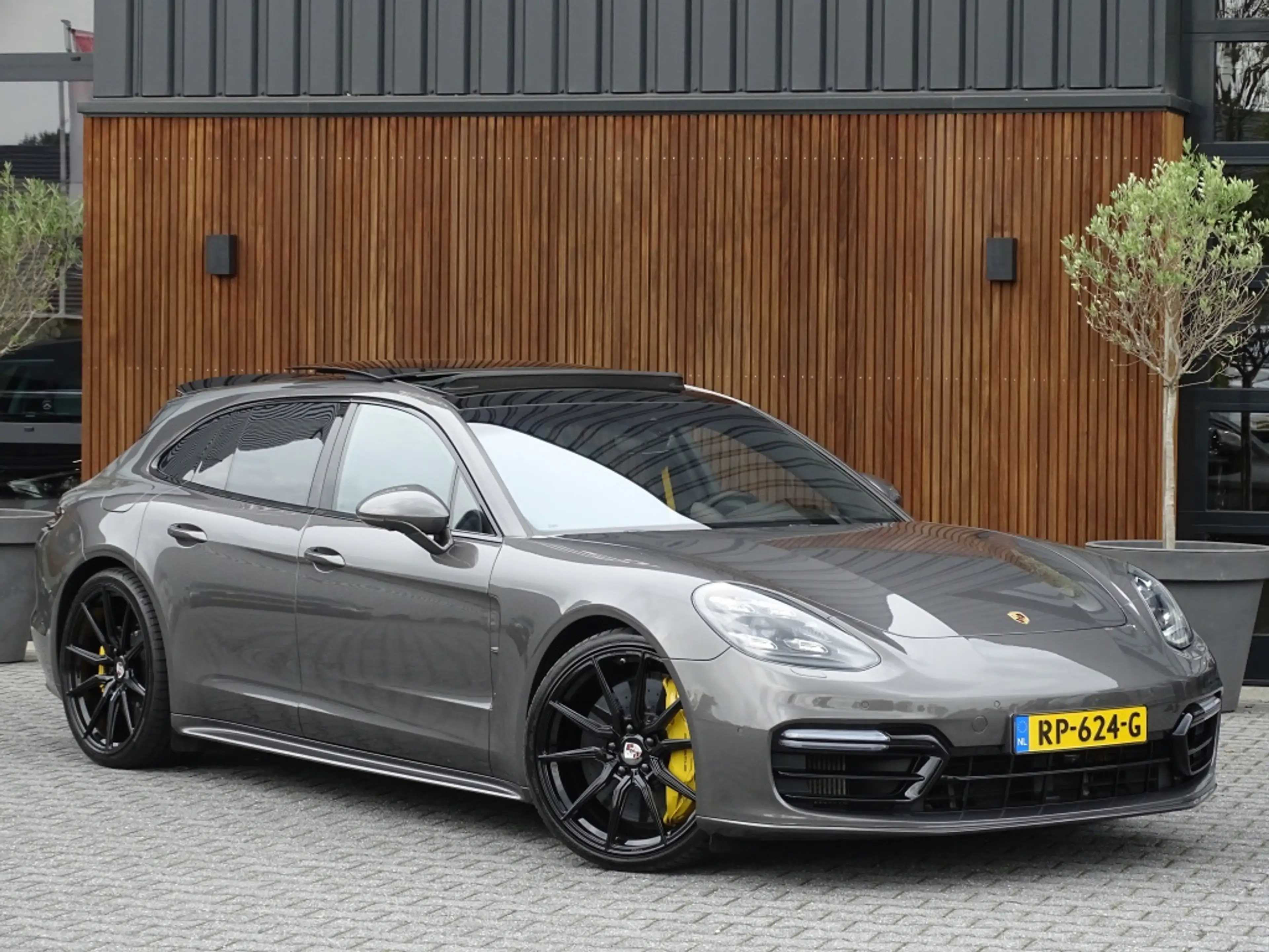 Porsche Panamera Sport Turismo 4.0 Turbo S E-Hybrid 680PK / Ceramic — photo 10