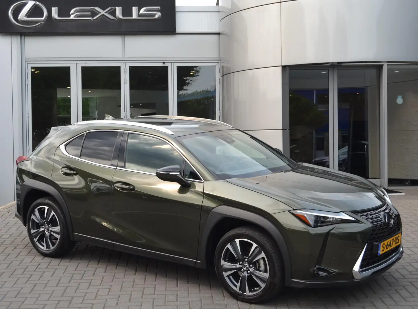 Lexus UX 250h Business Line NL-AUTO FACELIFT KEYLESS PARK-SENSOR Groen - 1