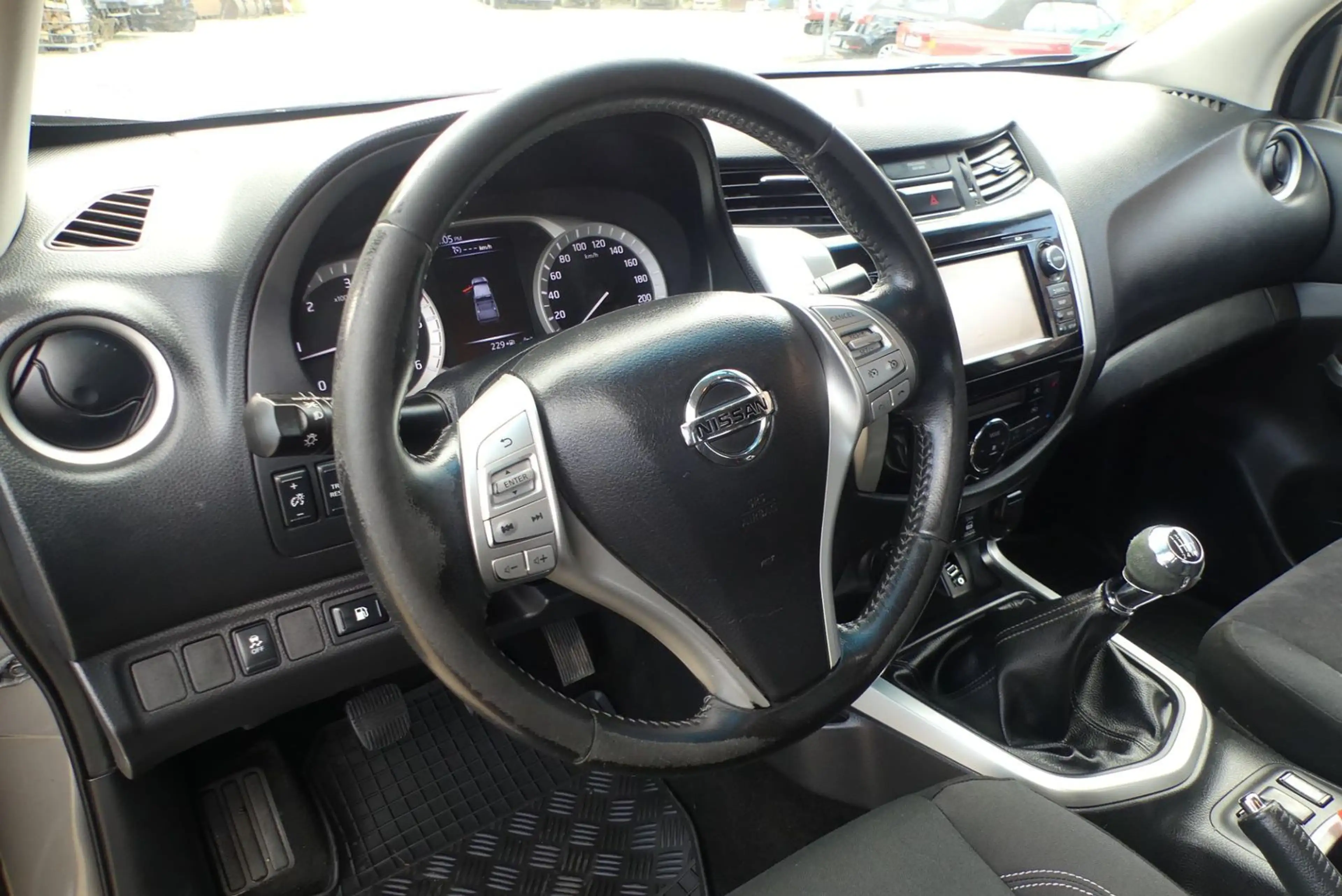 Nissan Navara King Cab 4x4*360°Navi*Temp*Klima*AHK(3,5t — photo 11