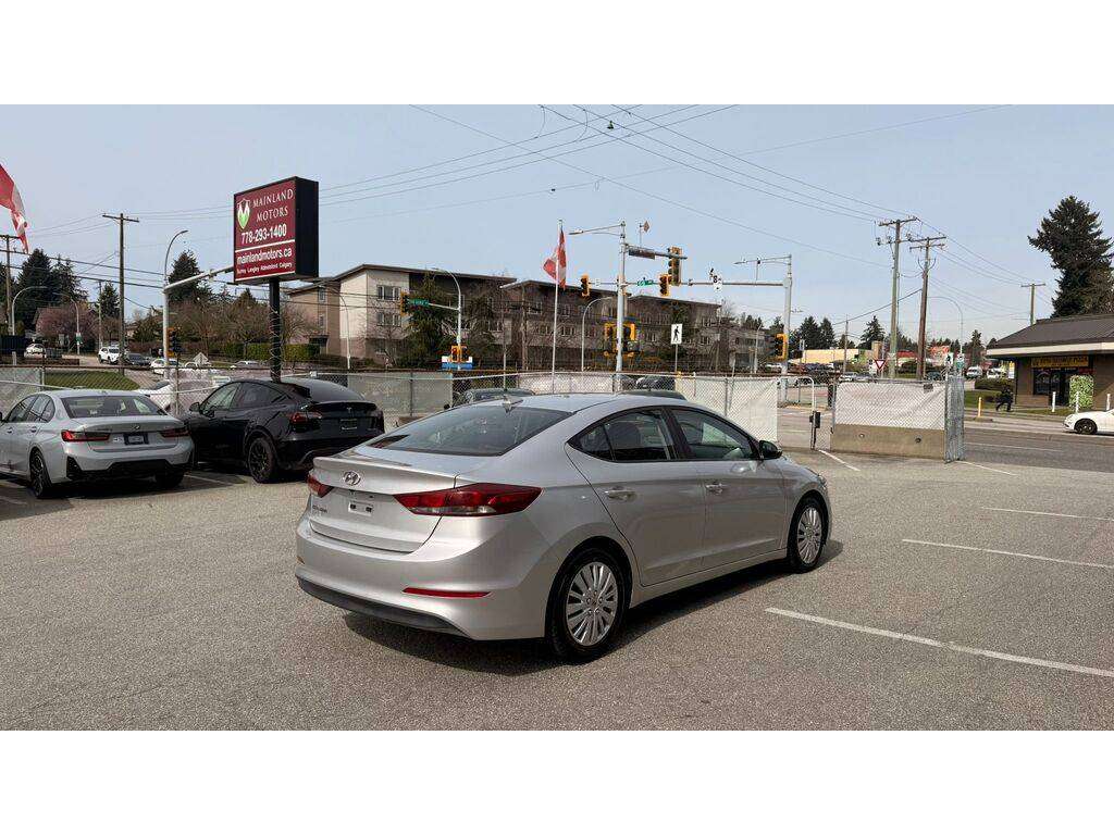 2018 Hyundai Elantra — view 5