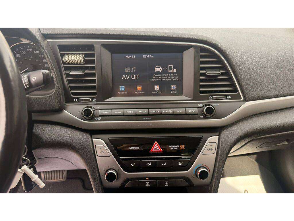 2018 Hyundai Elantra — view 13