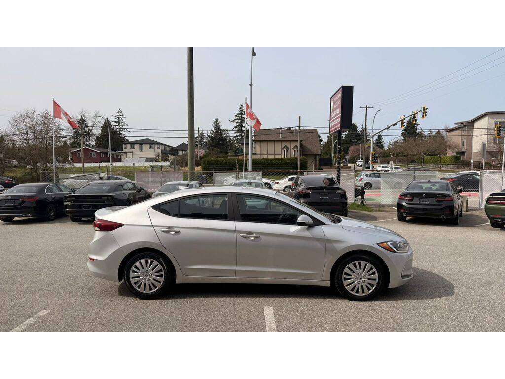 2018 Hyundai Elantra — view 4
