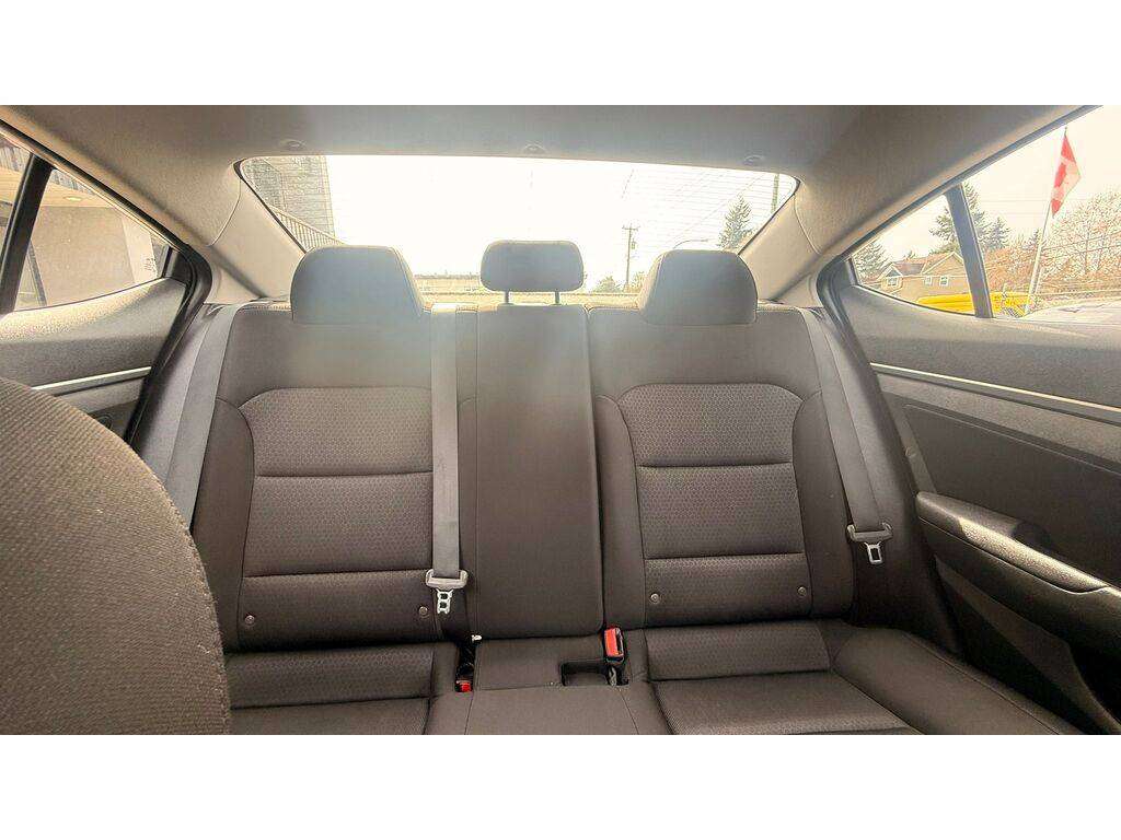 2018 Hyundai Elantra — view 16