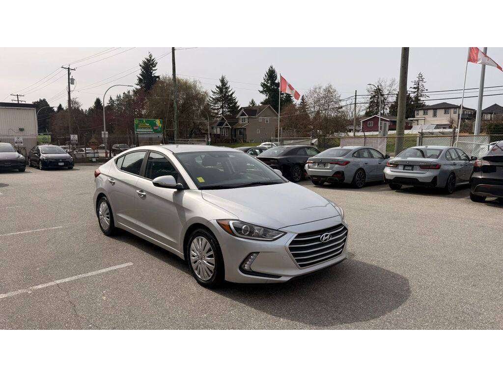 2018 Hyundai Elantra — view 3