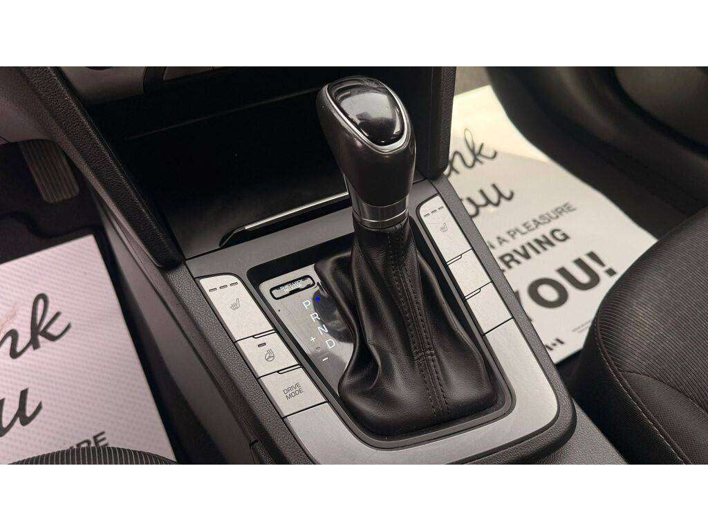 2018 Hyundai Elantra — view 12
