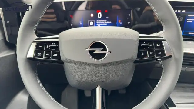 Opel Astra view 10