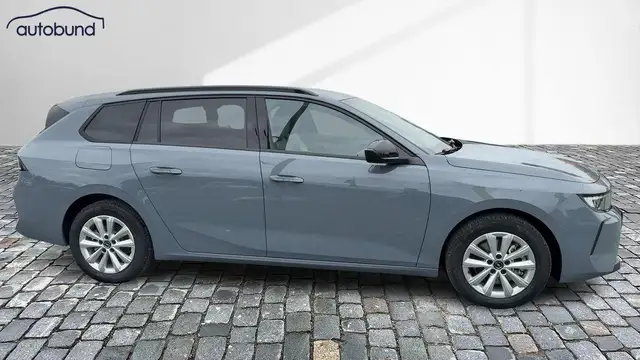 Opel Astra view 4
