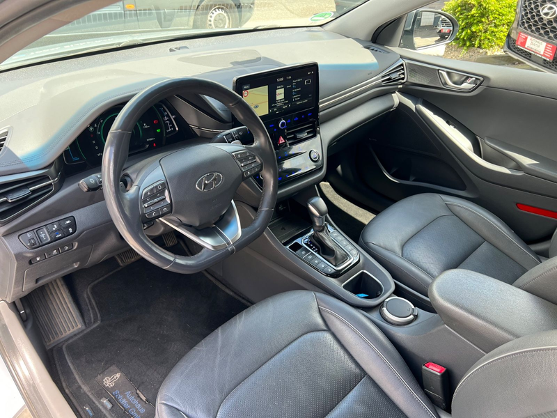 Hyundai IONIQ Premium Plug-In Hybrid*Schiebedach* — photo 15