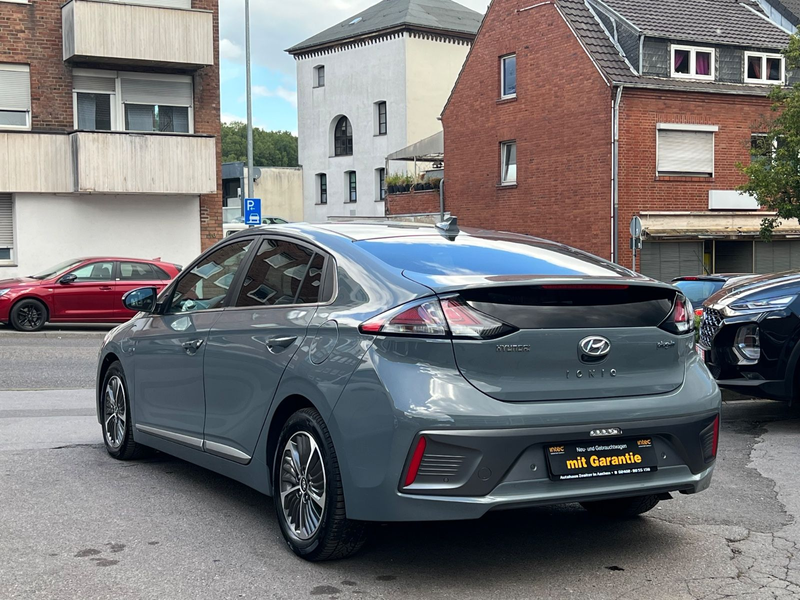Hyundai IONIQ Premium Plug-In Hybrid*Schiebedach* — photo 13