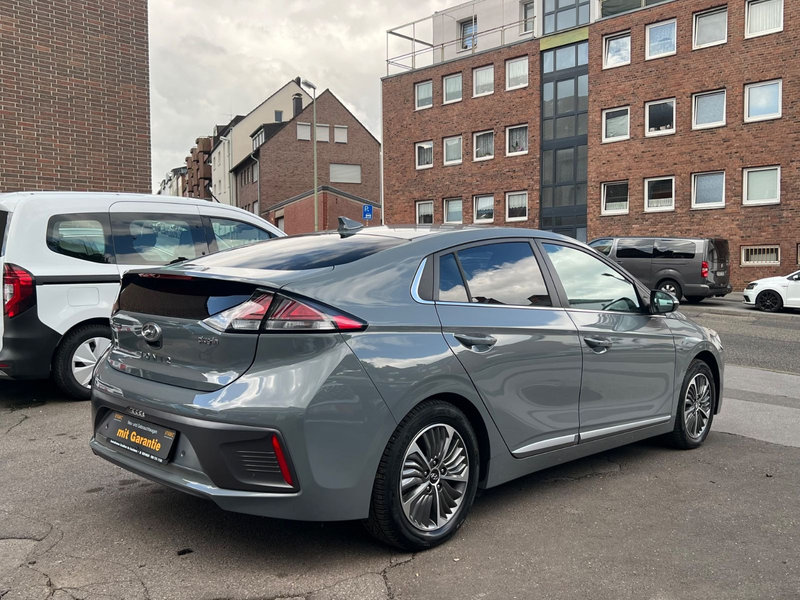Hyundai IONIQ Premium Plug-In Hybrid*Schiebedach* — photo 9