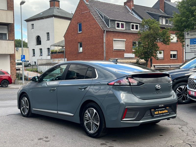 Hyundai IONIQ Premium Plug-In Hybrid*Schiebedach* — photo 11
