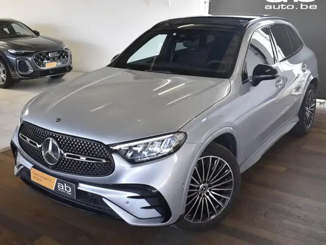 Mercedes-Benz GLC 200 view 2