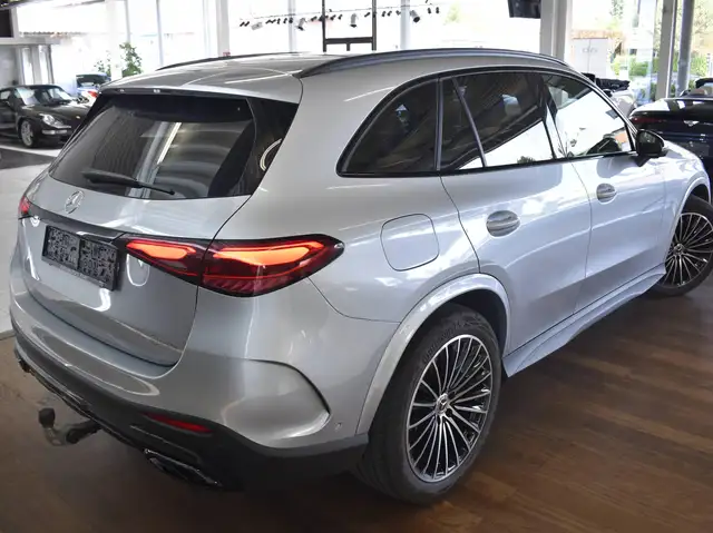 Mercedes-Benz GLC 200 view 4