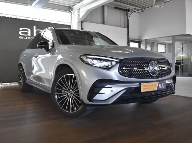 Mercedes-Benz GLC 200 view 3