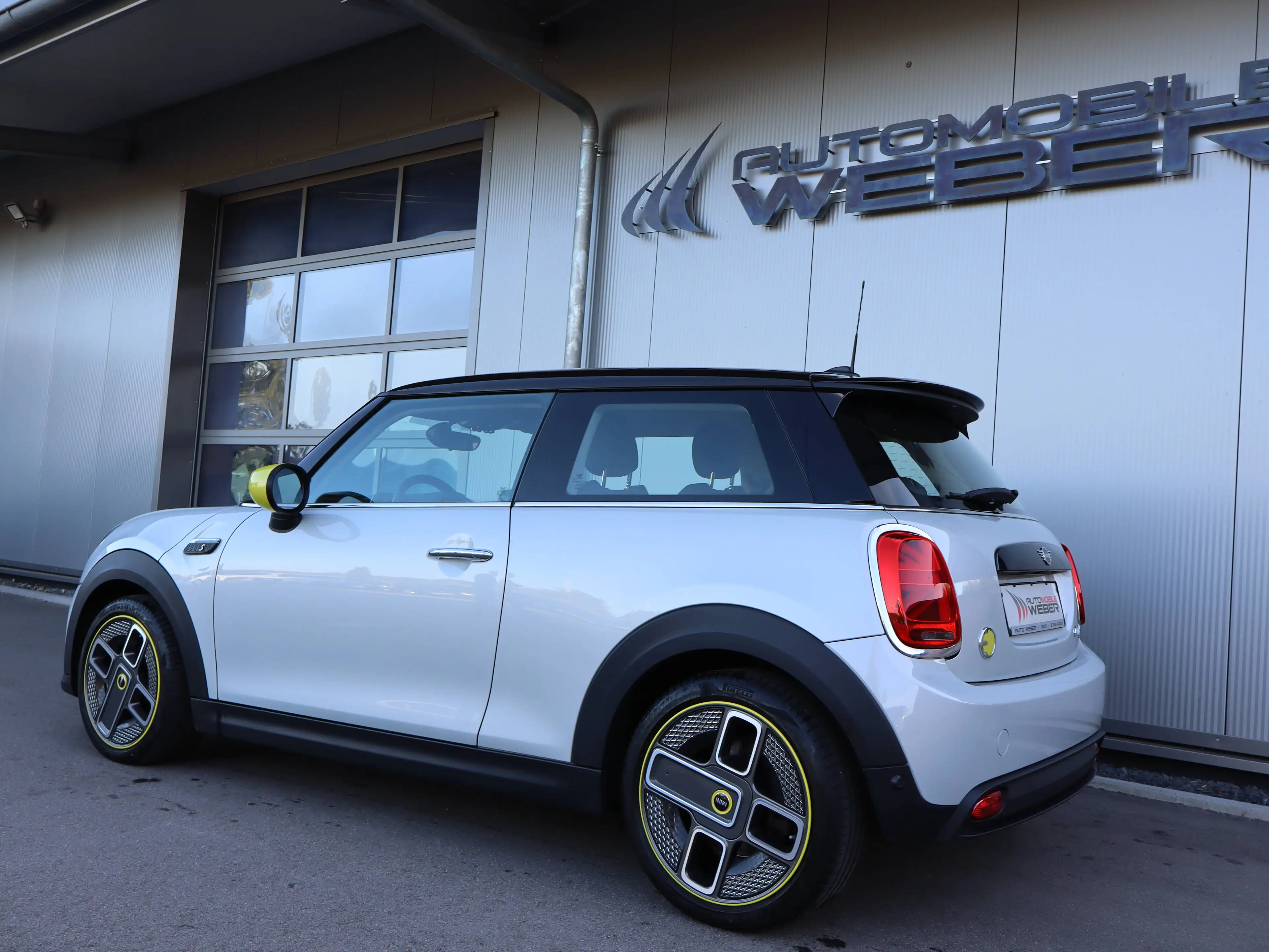 MINI Cooper SE Mini Cooper SE CLASSIC TRIM *1.HAND*NAVI*SITZHEIZUNG*PDC*LED*DAB* — photo 5