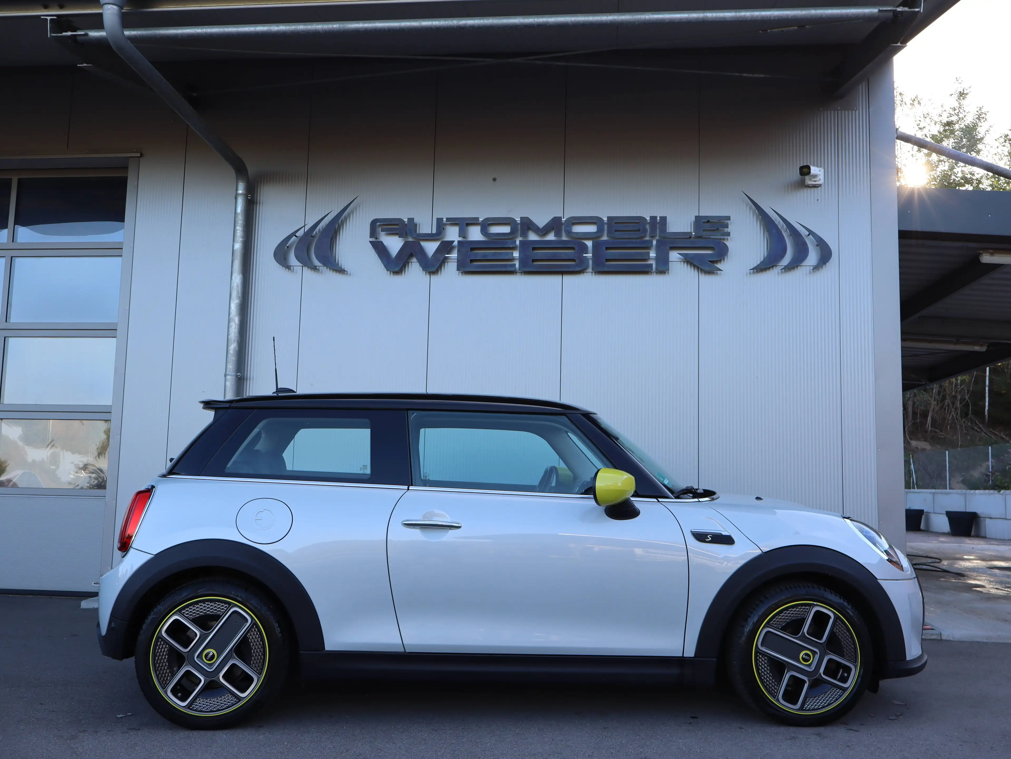 MINI Cooper SE Mini Cooper SE CLASSIC TRIM *1.HAND*NAVI*SITZHEIZUNG*PDC*LED*DAB* — photo 2
