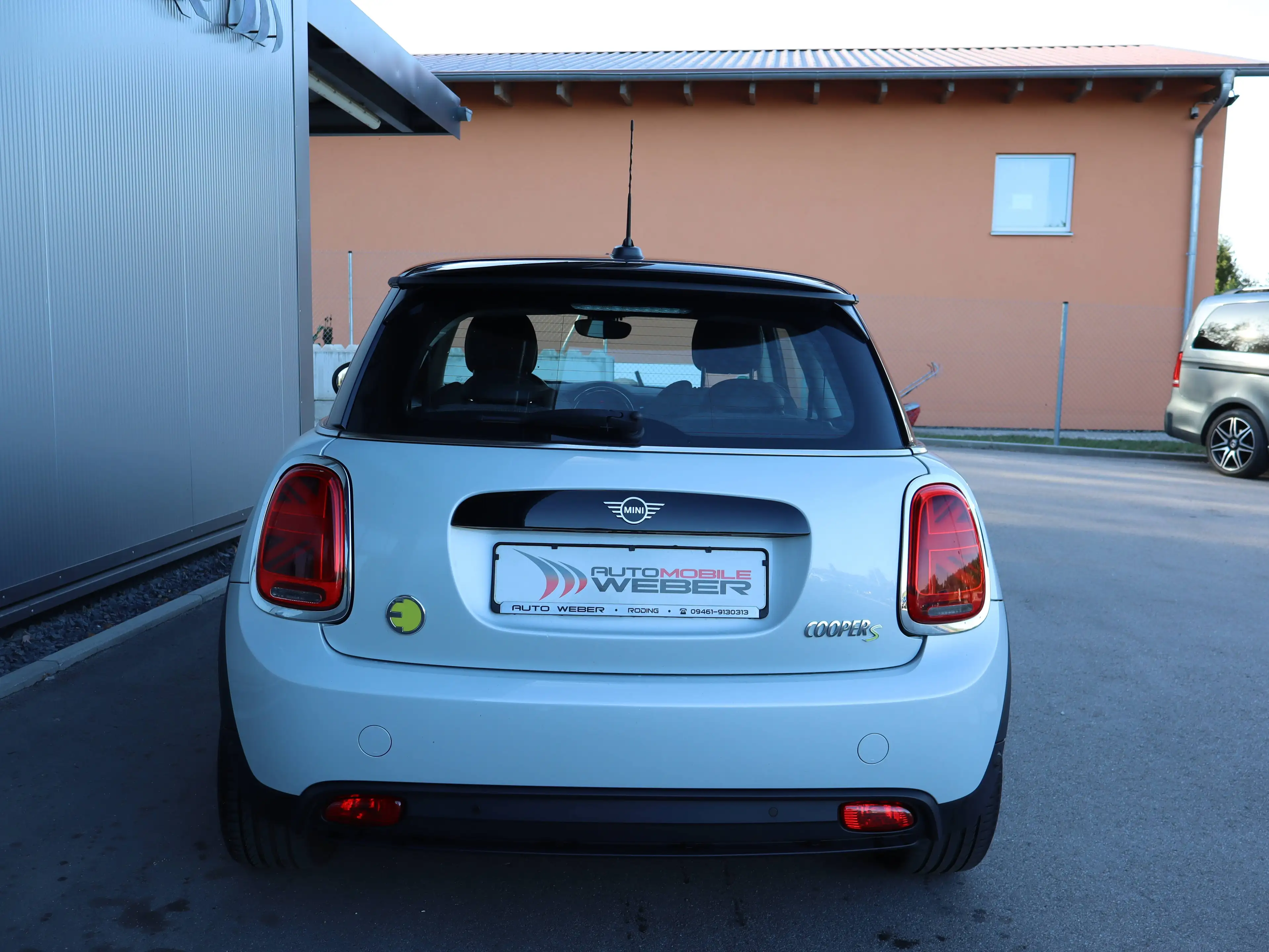 MINI Cooper SE Mini Cooper SE CLASSIC TRIM *1.HAND*NAVI*SITZHEIZUNG*PDC*LED*DAB* — photo 4