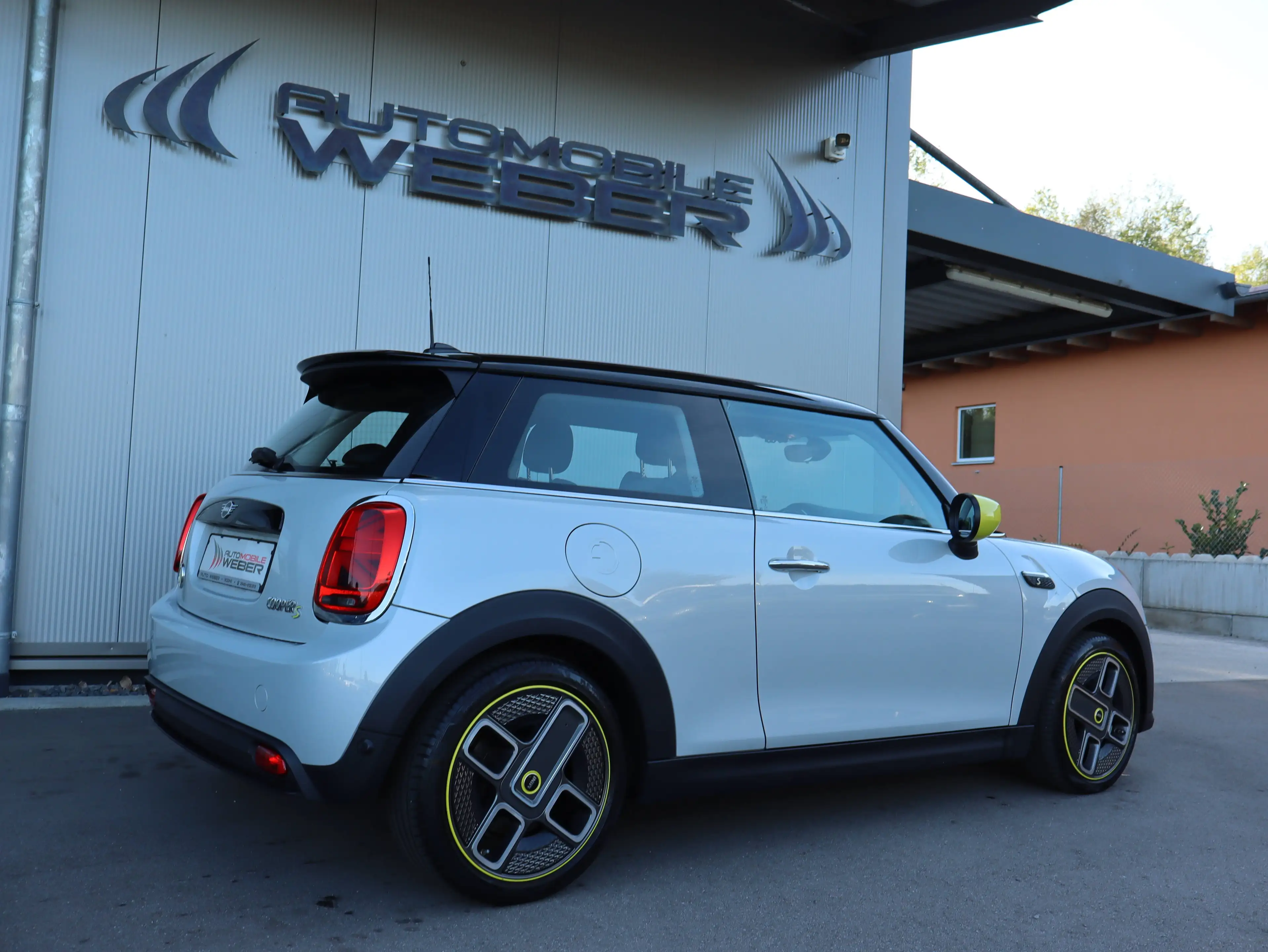 MINI Cooper SE Mini Cooper SE CLASSIC TRIM *1.HAND*NAVI*SITZHEIZUNG*PDC*LED*DAB* — photo 3