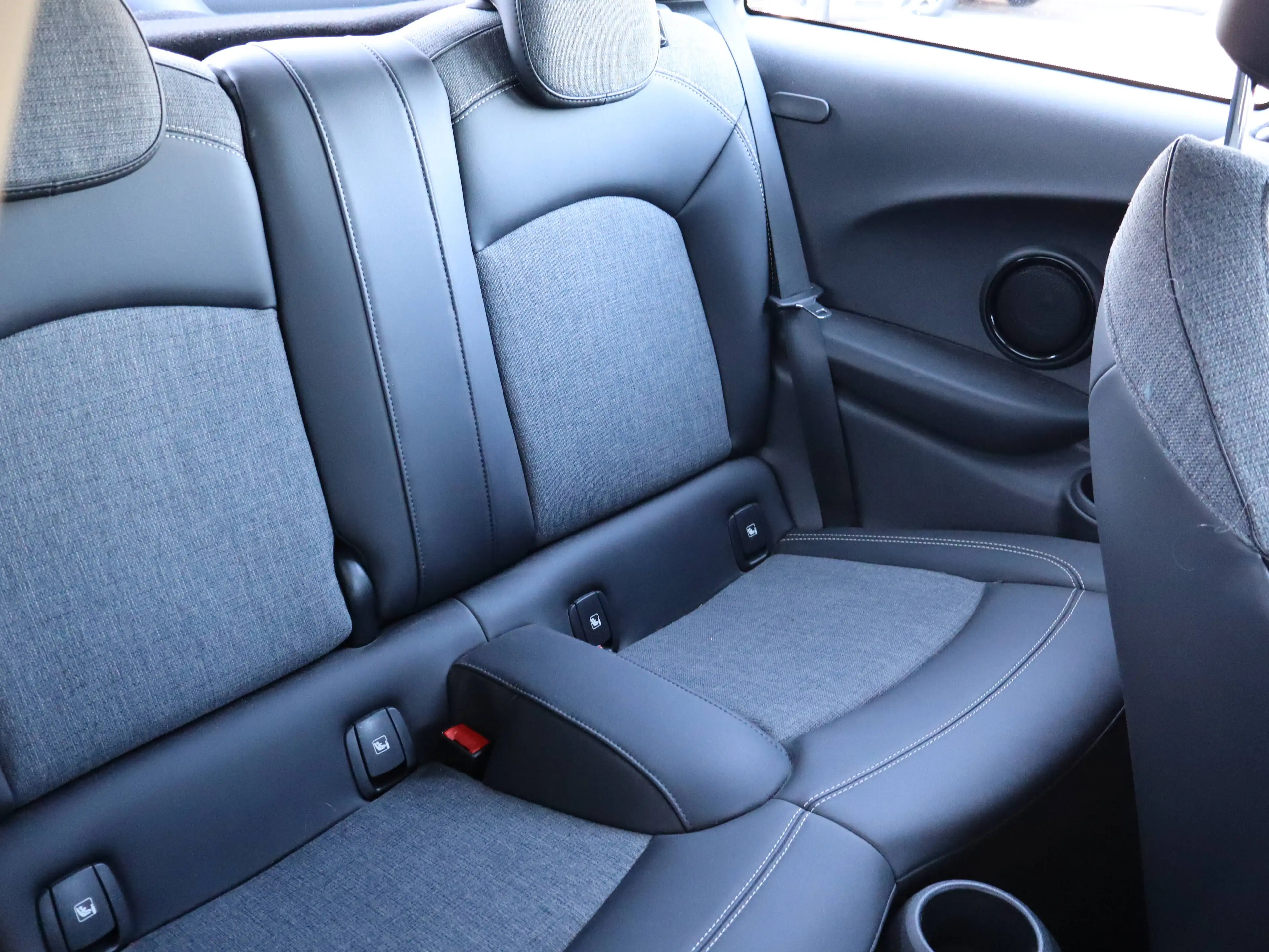 MINI Cooper SE Mini Cooper SE CLASSIC TRIM *1.HAND*NAVI*SITZHEIZUNG*PDC*LED*DAB* — photo 12