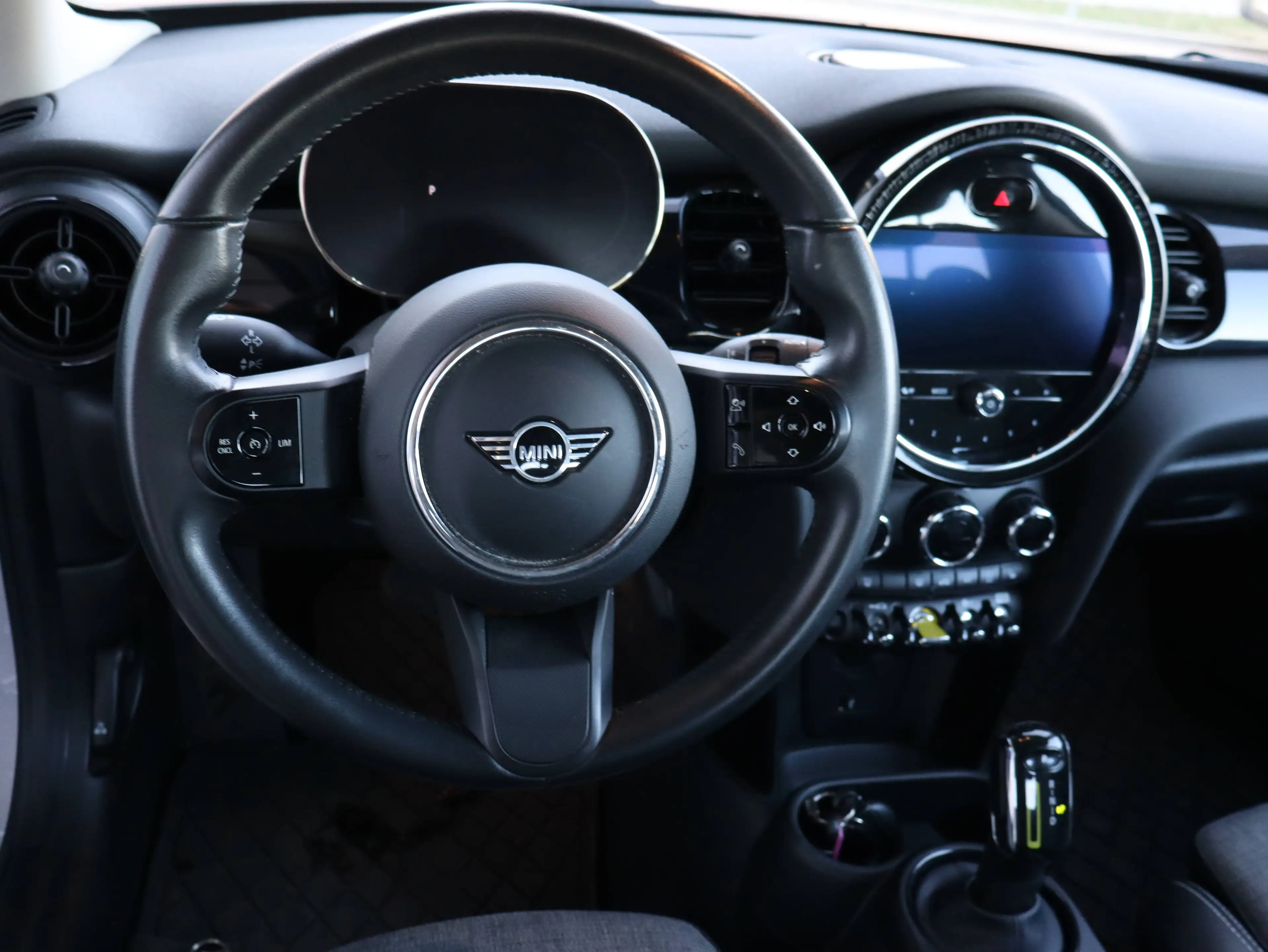 MINI Cooper SE Mini Cooper SE CLASSIC TRIM *1.HAND*NAVI*SITZHEIZUNG*PDC*LED*DAB* — photo 10