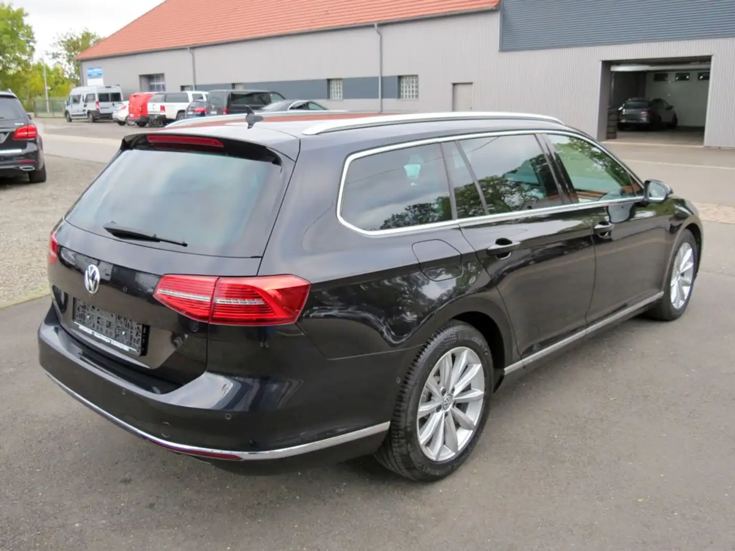 Volkswagen Passat Variant Highline R-Line Navi LED ACC Standh. AHK Schwarz - 2