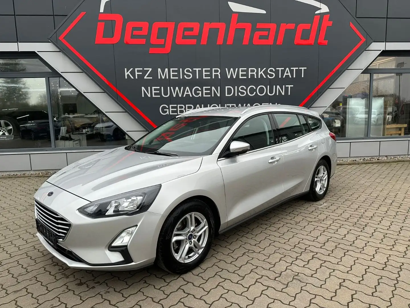 Ford Focus Turnier Cool & Connect 1.5 Eco Blue LED Silber - 1