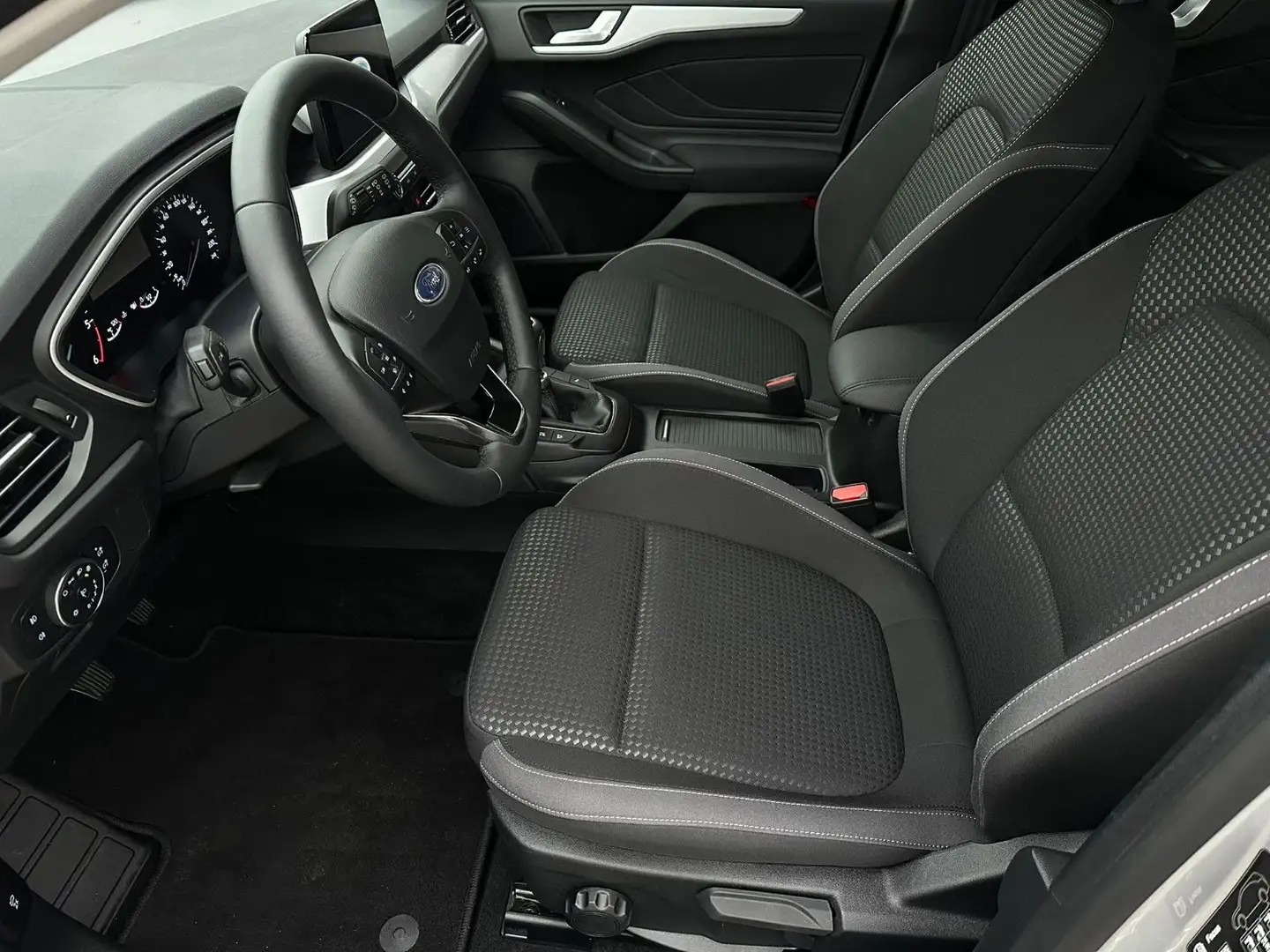 Ford Focus Turnier Cool & Connect 1.5 Eco Blue LED Silber - 2