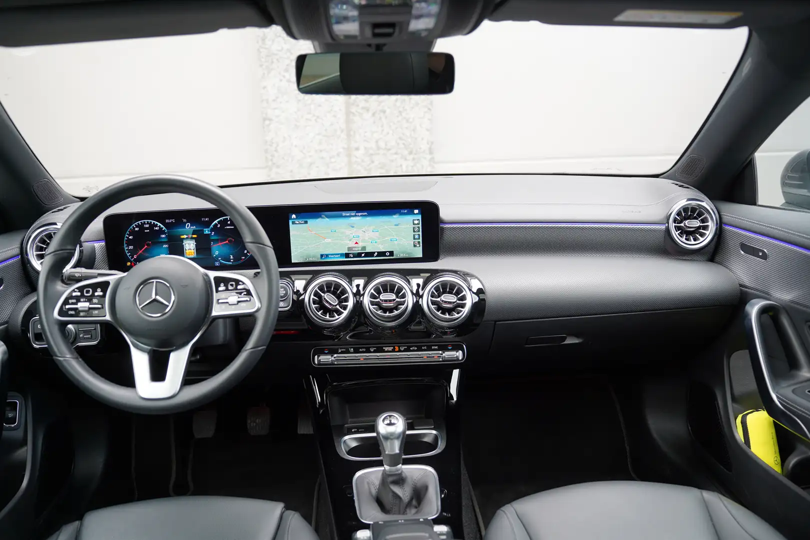 Mercedes-Benz CLA 180 *PANO / ZETELVERW / SFEERVERL / CAM / LED / LEDER* Szürke - 2