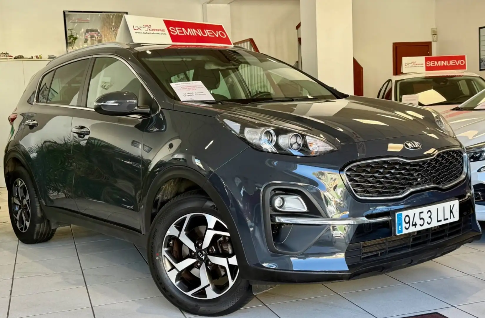 Kia Sportage 1.6 MHEV Business 4x2 115 Grijs - 1