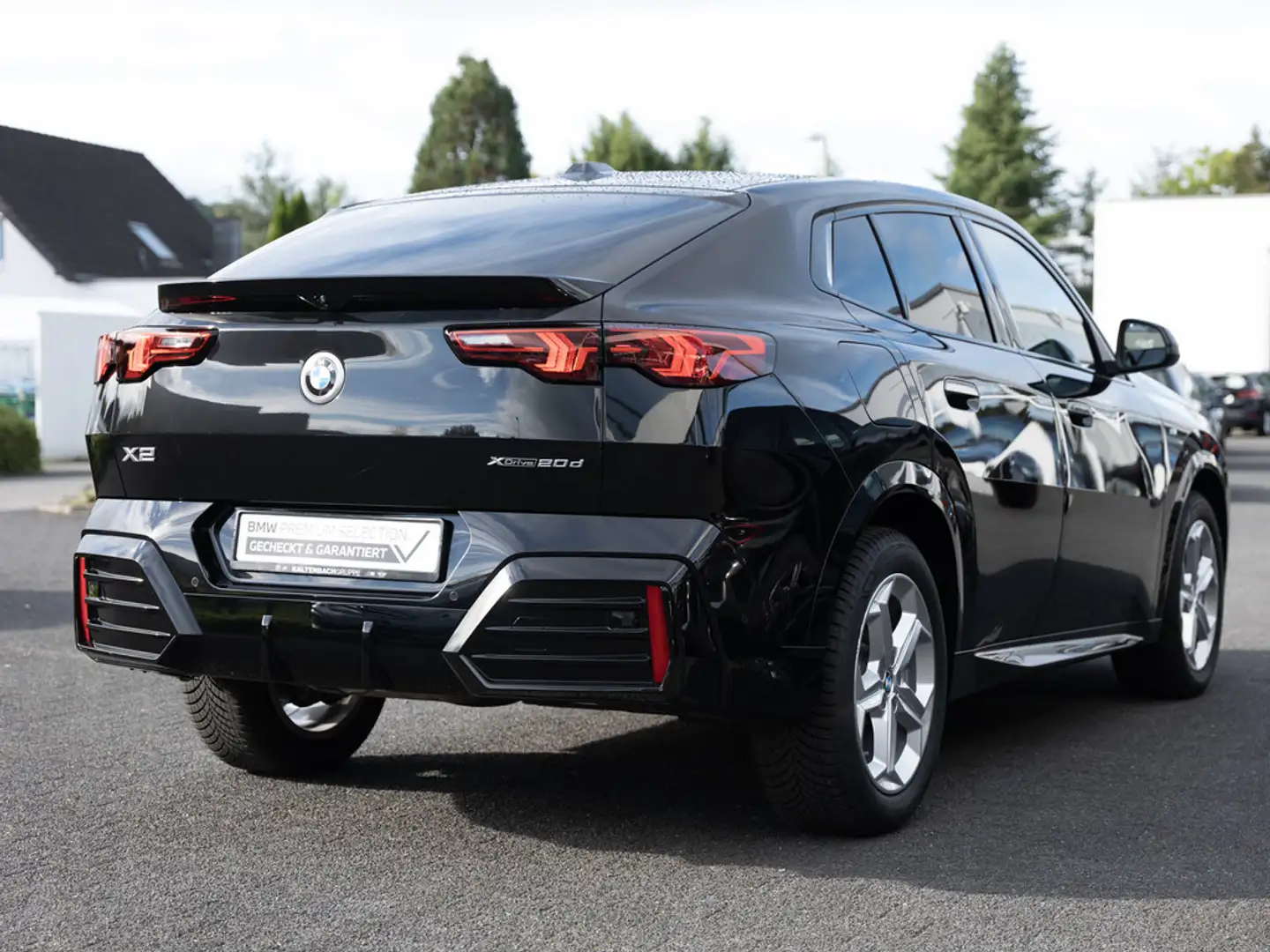 BMW X2 xDrive 20d M-Sport PANO AHK LED ACC NAVI Schwarz - 2