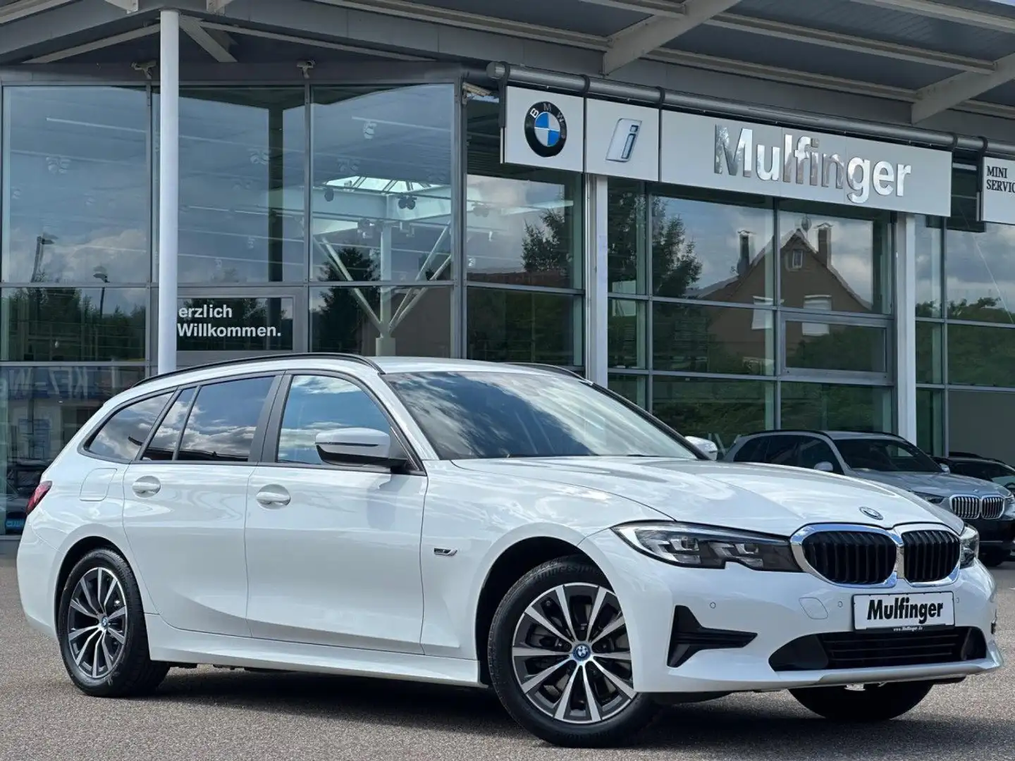 BMW 320 e T. LiveProf.M Lenkrad Tempomat DAB PDC AHK Blanc - 2