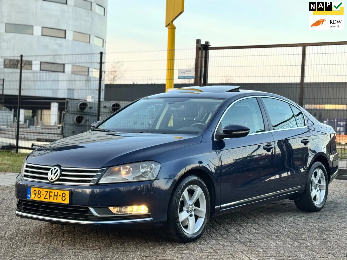 Volkswagen Passat 1.4 TSI Comfortline BlueMotion|AUT|SCHUIFDAK|NAVI| Bleu - 1