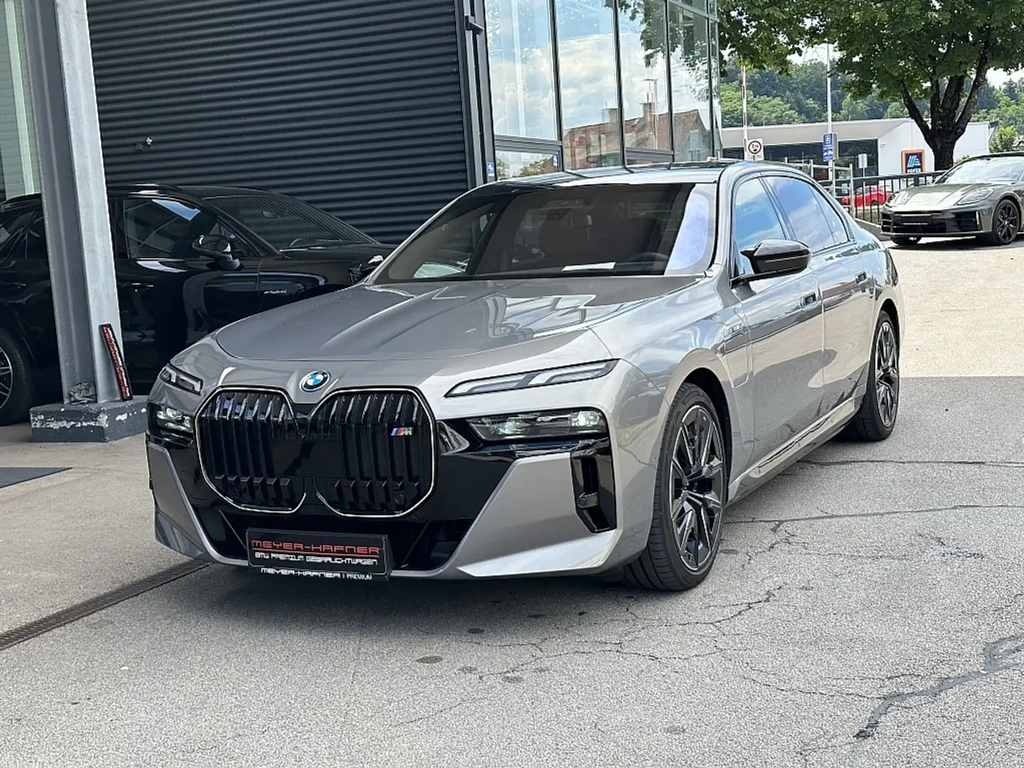 BMW 760 i xDrive Sedan G70 Hybrid mit M-Paket Pro, Sitz... Grau - 2