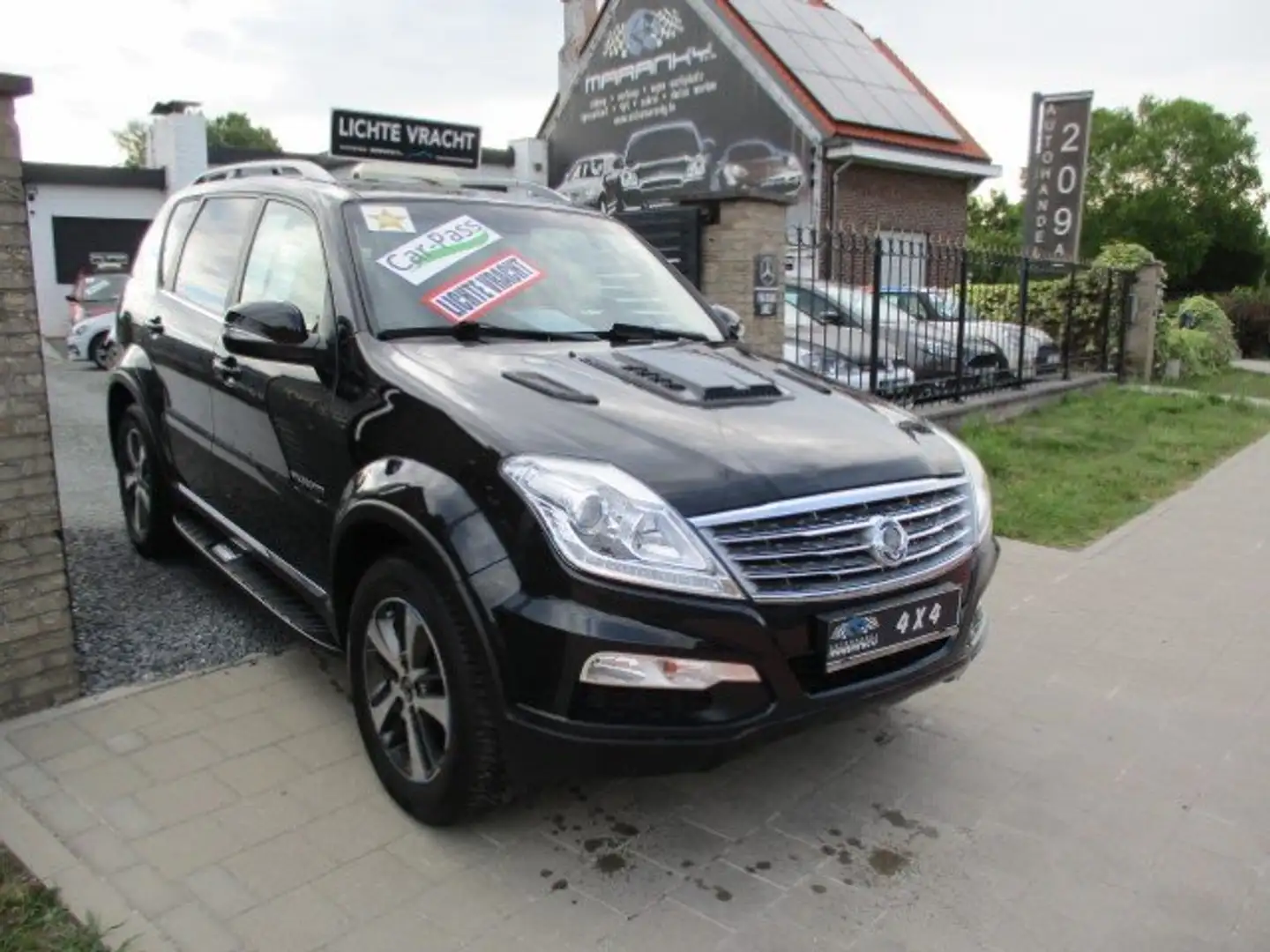 SsangYong Rexton Rexton W 2.2 e-XDi 4WD BLACK SPORTS LV2PL FULL Black - 1