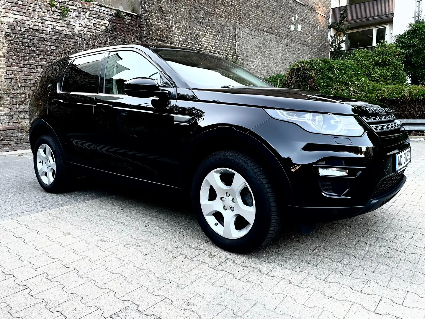 Land Rover Discovery Sport TD4 HSE Luxury - 2