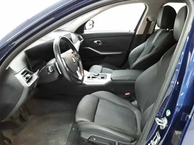 BMW 3 Series view 7