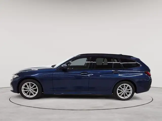 BMW 3 Series view 6