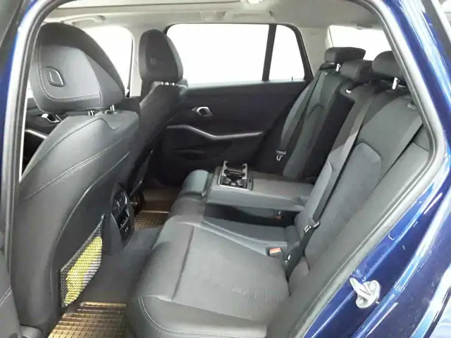 BMW 3 Series view 13