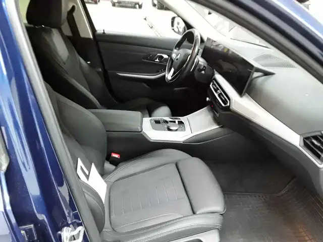 BMW 3 Series view 8
