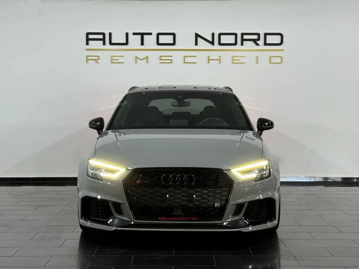 Audi RS3 Grau - 2