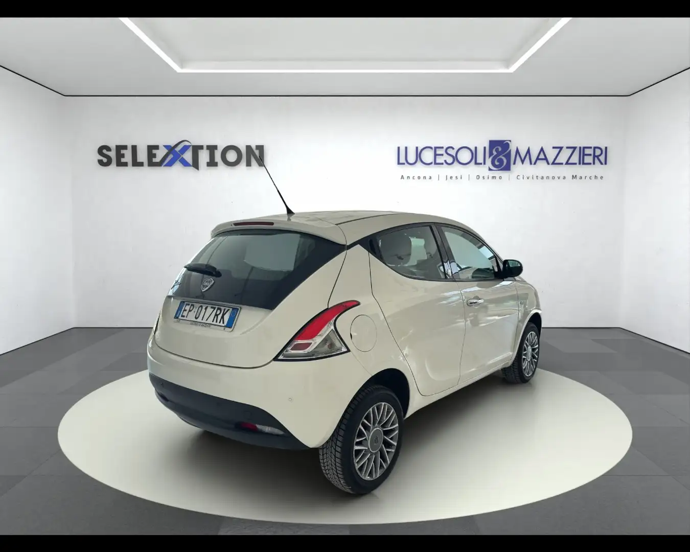 Lancia Ypsilon 3ª serie - Ypsilon 0.9 TwinAir 85 CV 5 porte Metan Wit - 2