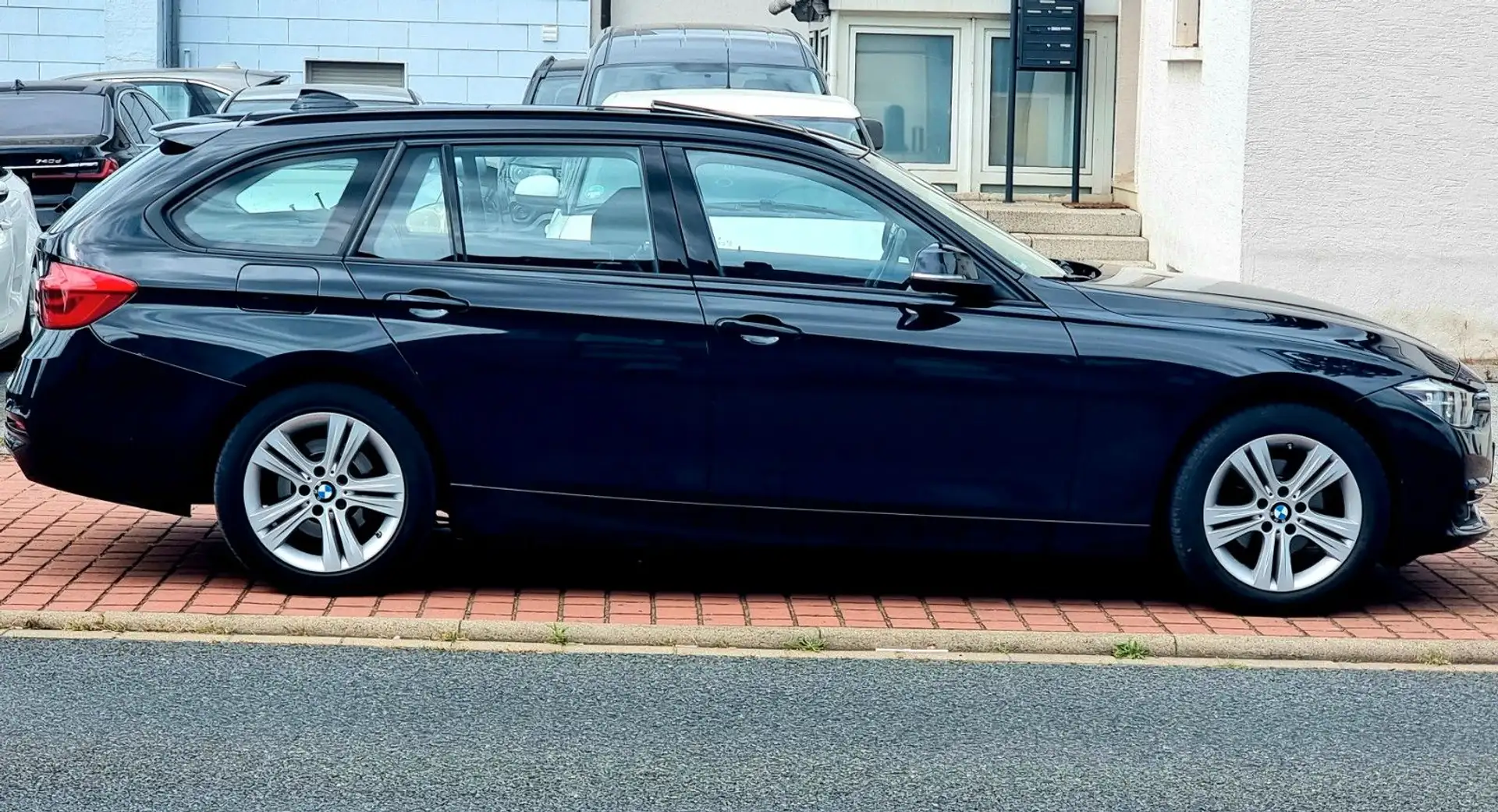 BMW 320 i xDrive Sport Voleder Pano HUD Spurverlass - 2