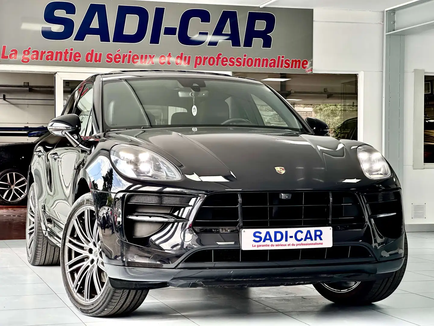 Porsche Macan 2.0 Turbo 245cv PDK - PACKSPORT CHRONO Noir - 1