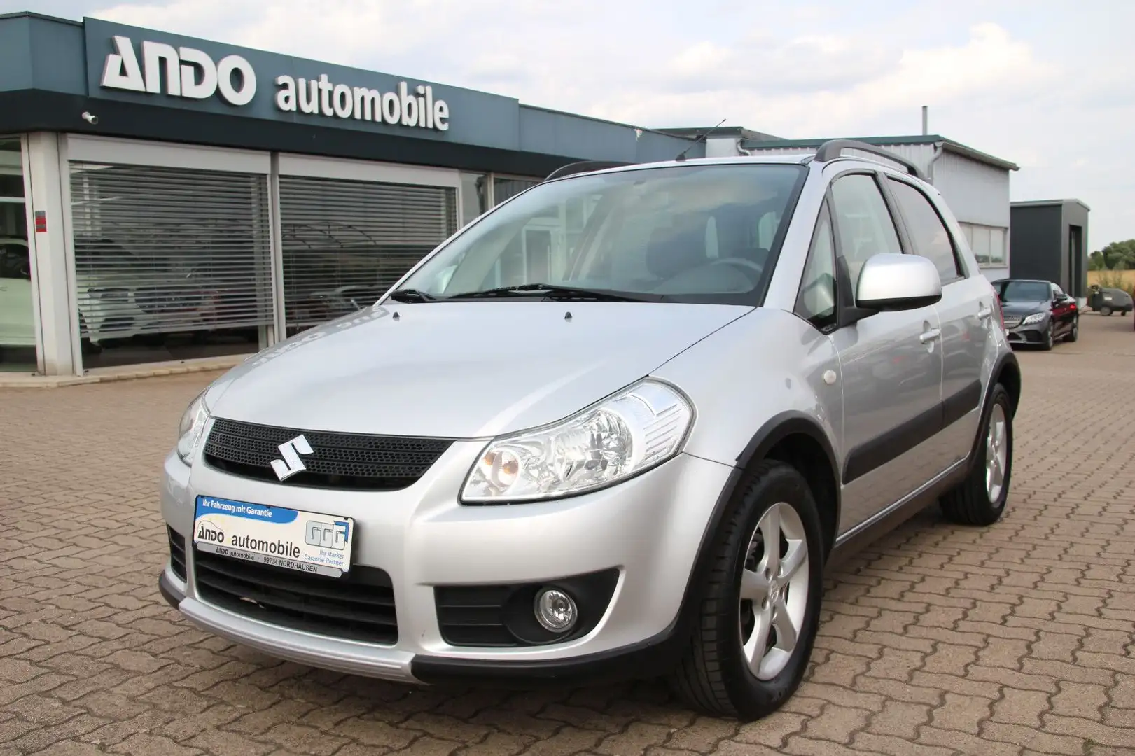 Suzuki SX4 1.6 Comfort Automatik Klimaauto./SHZ/AHK Silber - 1